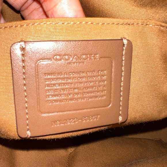 Coach tote in MINT condition - Picture 5 of 9